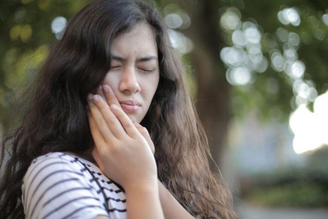 Serrer ou grincer des dents la nuit : comprendre et limiter le bruxisme nocturne Serrer ou grincer des dents la nuit : comprendre et limiter le bruxisme nocturne